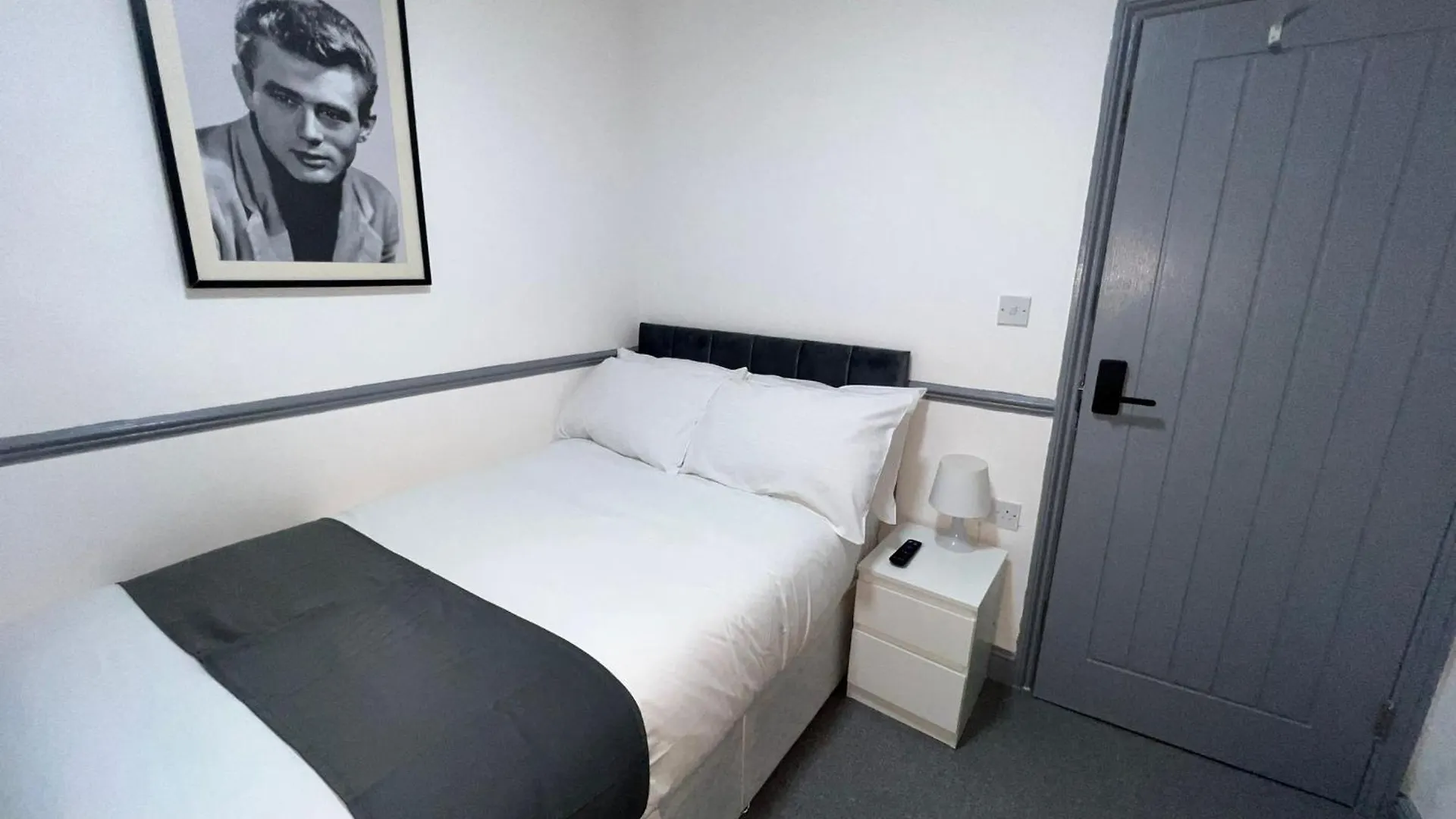 Oyo Greenway Stays Uxbridge Hotel