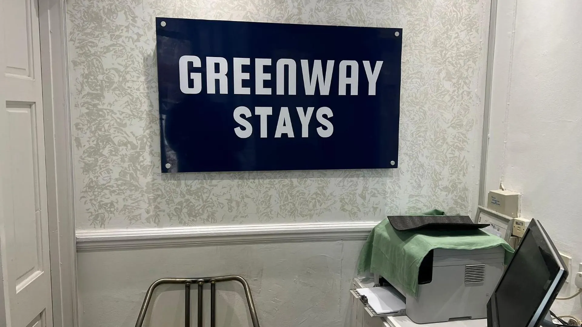 Oyo Greenway Stays Uxbridge 3*,  United Kingdom